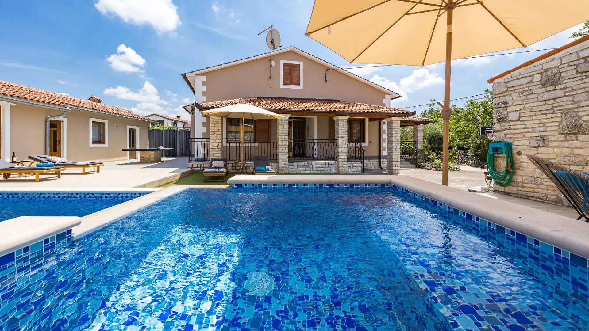 Burići Family Retreat House Begonija With Pool And Bbq 빌라 크로아티아