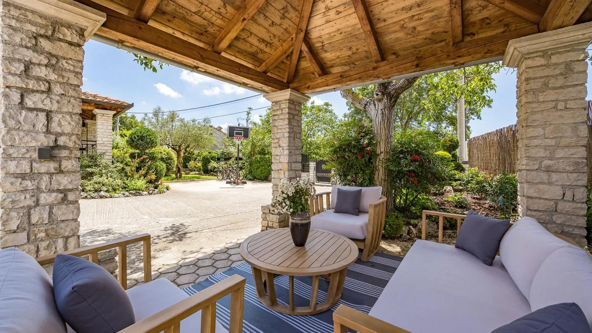 Burići Family Retreat House Begonija With Pool And Bbq 빌라