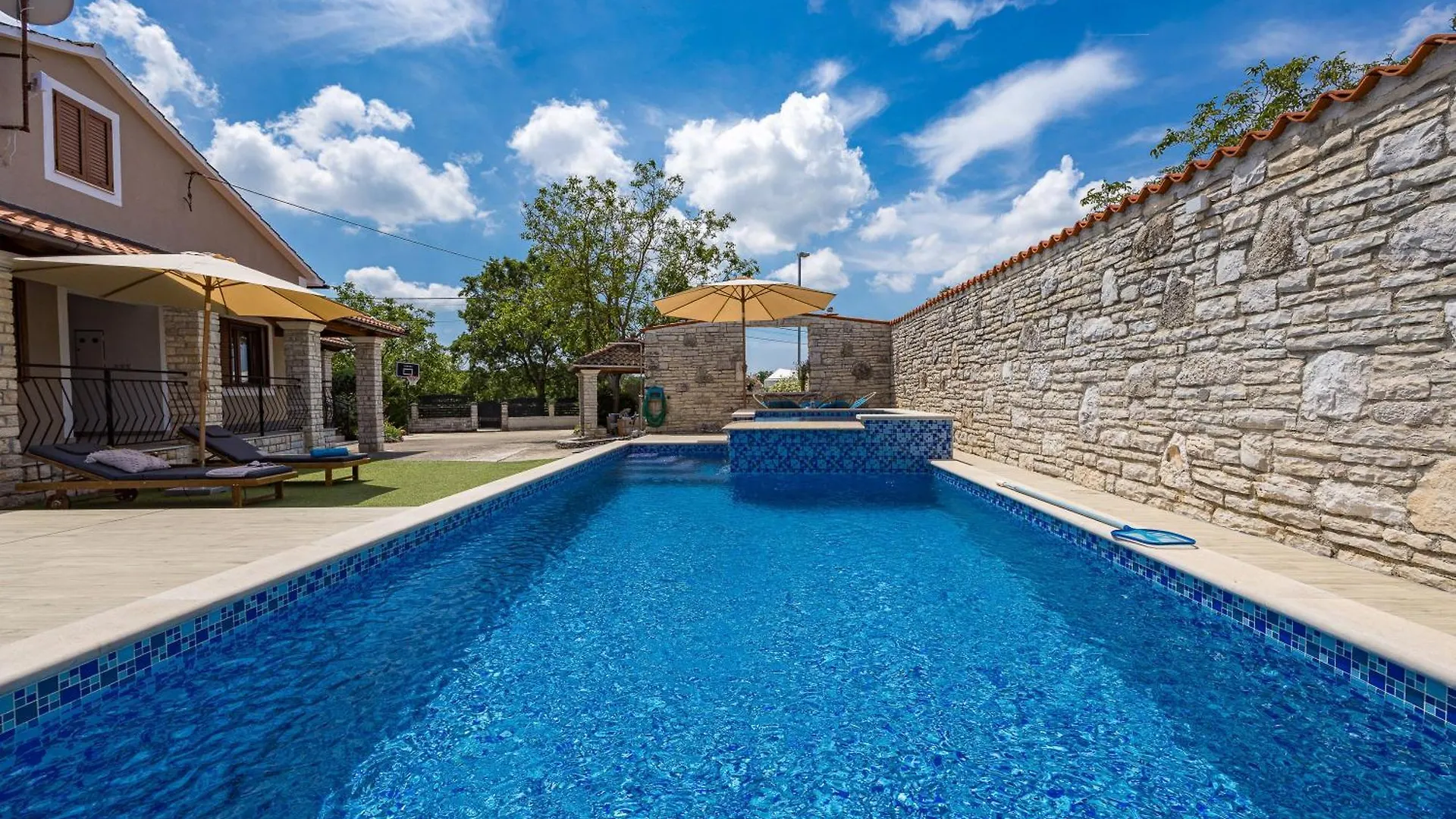 Burići Family Retreat House Begonija With Pool And Bbq 빌라