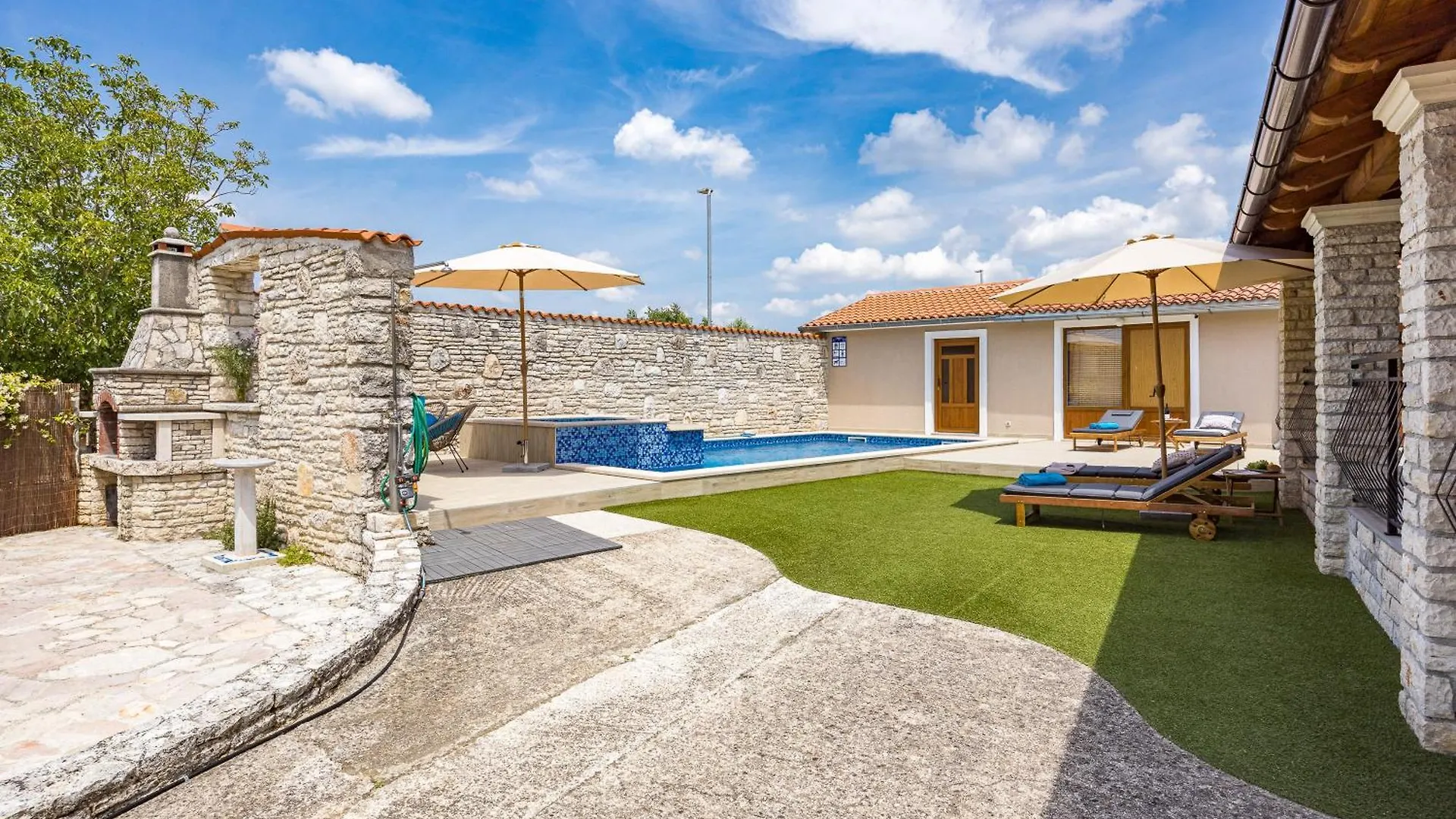 Burići Family Retreat House Begonija With Pool And Bbq 빌라 0*,