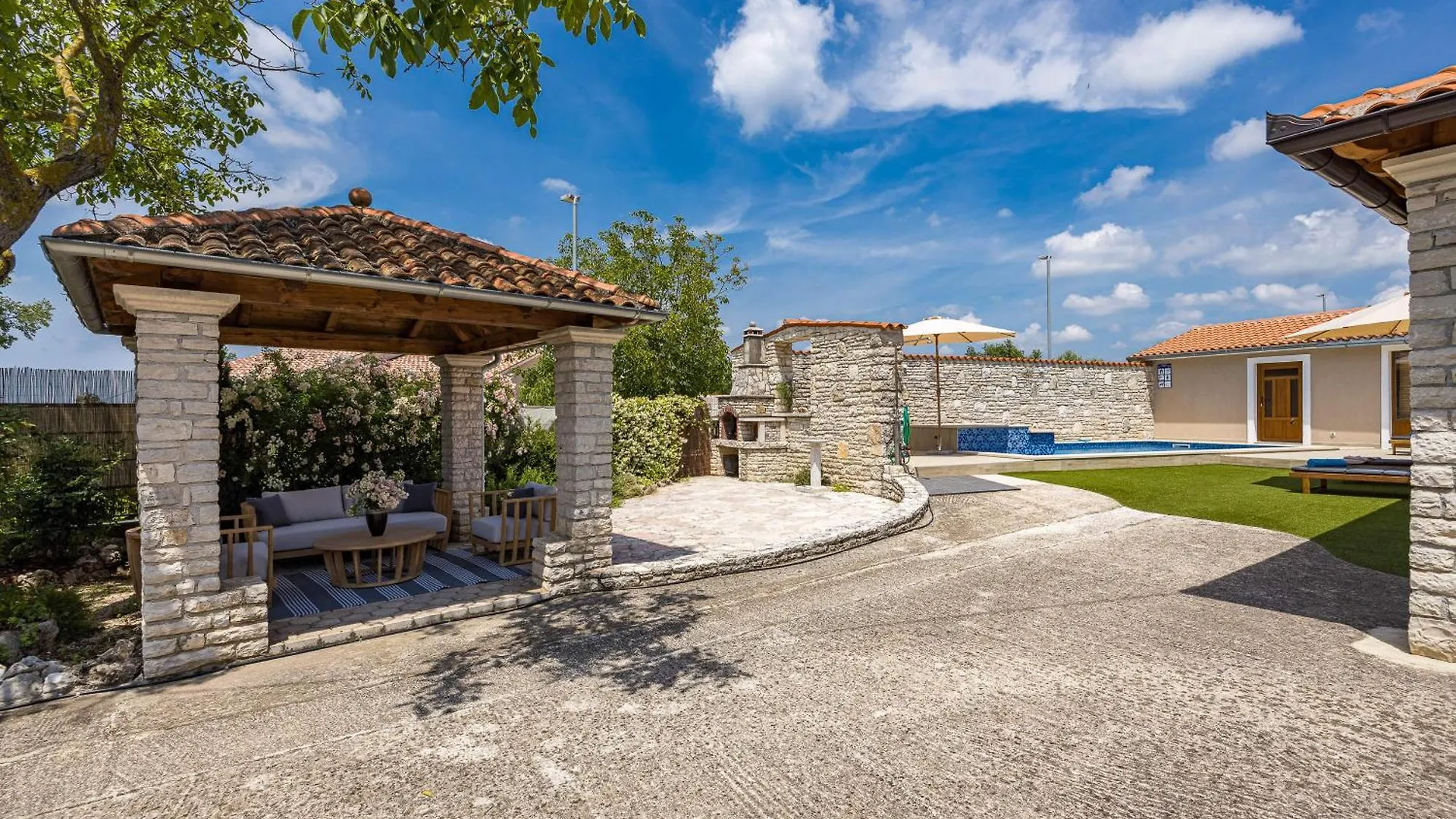 Burići Family Retreat House Begonija With Pool And Bbq 빌라